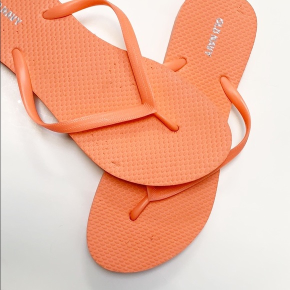 Old Navy | Classic Foam Orange Flip Flops - Picture 3 of 4
